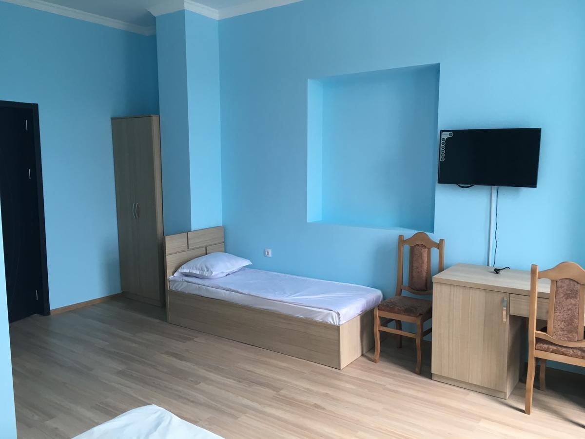 Kmg Hotel Khashuri エクステリア 写真