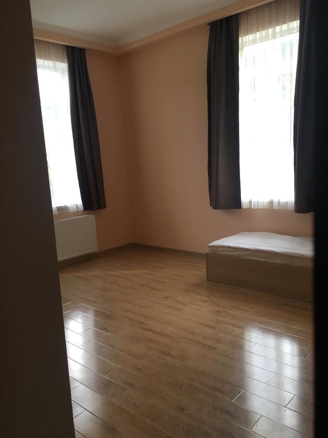 Kmg Hotel Khashuri エクステリア 写真