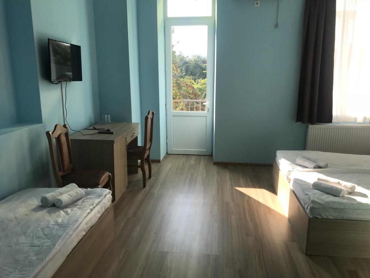 Kmg Hotel Khashuri エクステリア 写真