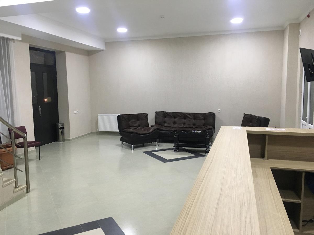 Kmg Hotel Khashuri エクステリア 写真