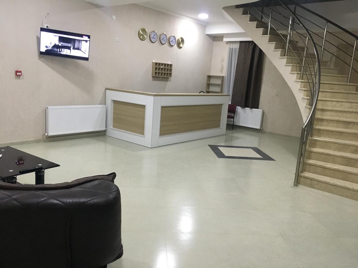 Kmg Hotel Khashuri エクステリア 写真