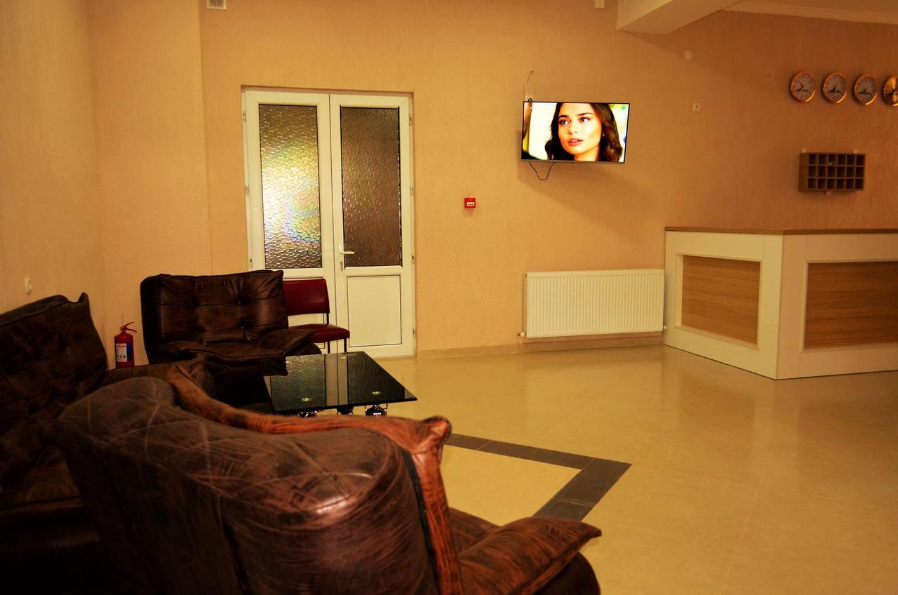 Kmg Hotel Khashuri エクステリア 写真