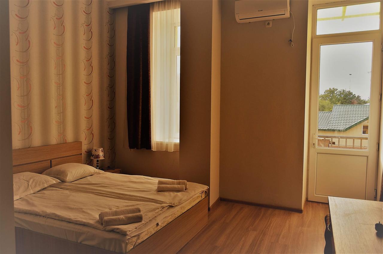 Kmg Hotel Khashuri エクステリア 写真
